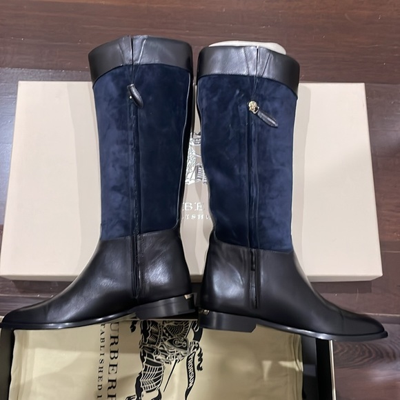 Burberry Flat Boot 👢 Authentic - Picture 3 of 11